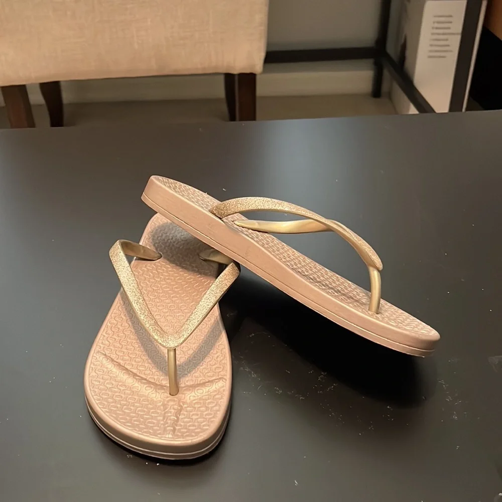 SO flip flops - Picture 3 of 5